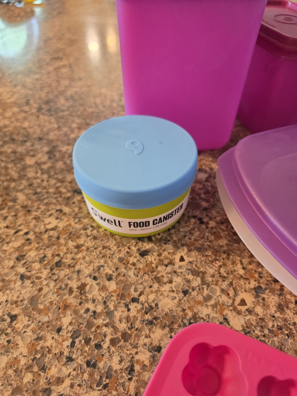 Assorted Tupperware - Picture 7 of 9